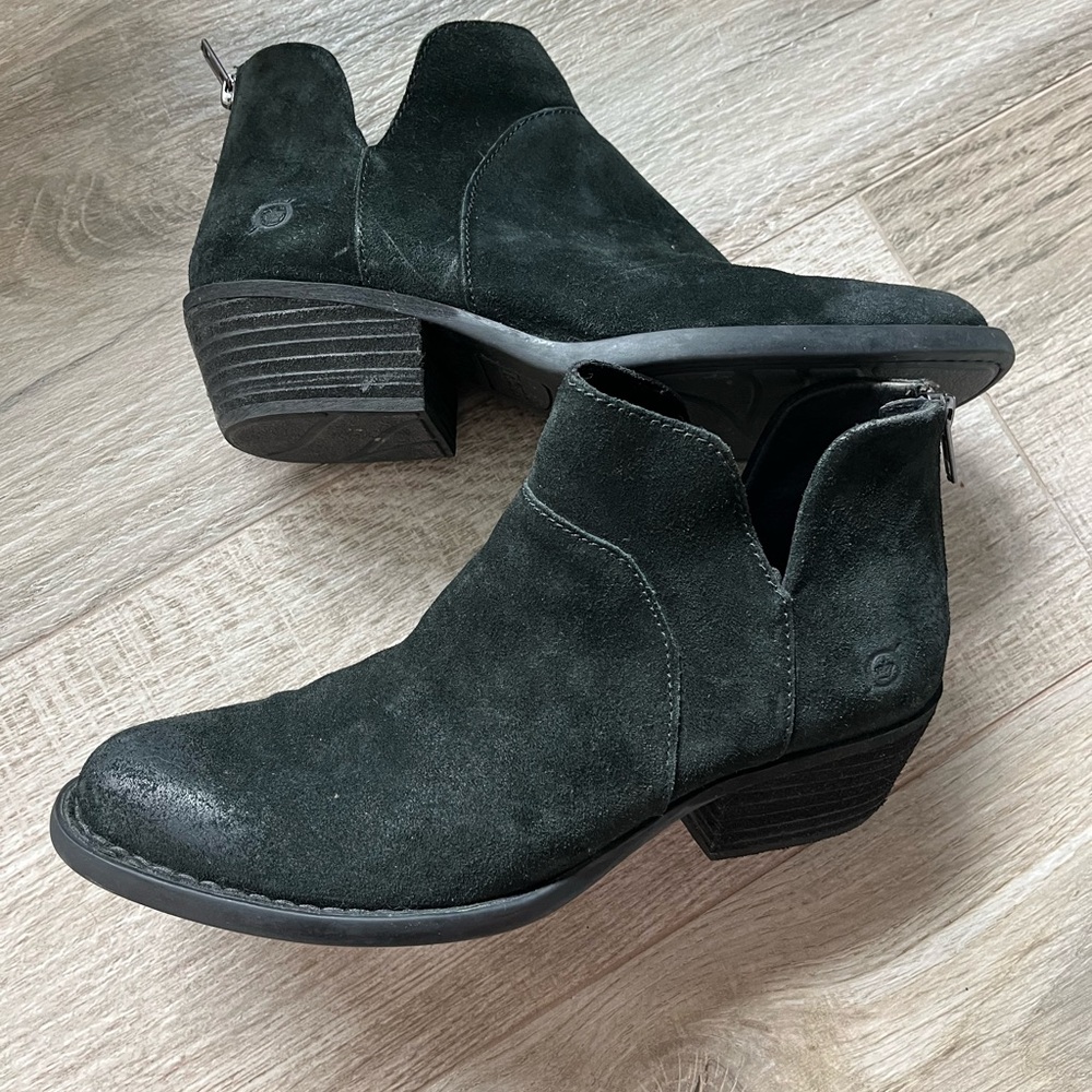 Born Shari II Bootie Suede Ankle Boot Sz 8.5M